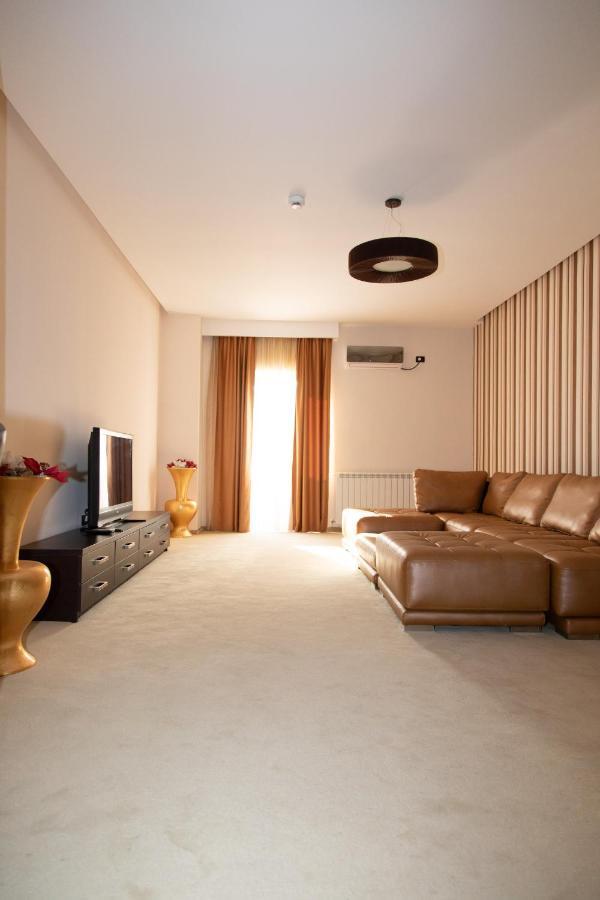 Hotel Palace Severin Drobeta Turnu Severin Bagian luar foto