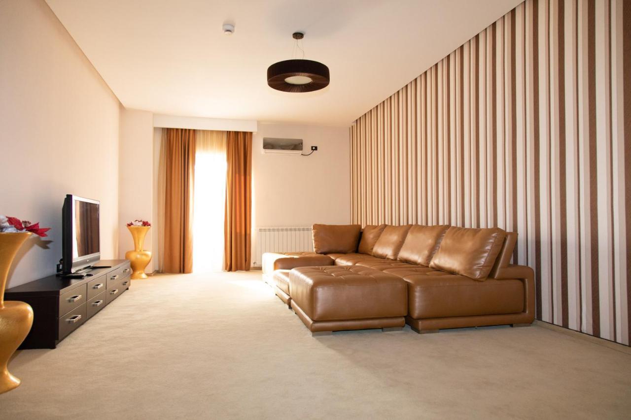 Hotel Palace Severin Drobeta Turnu Severin Bagian luar foto