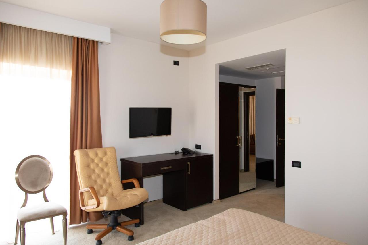 Hotel Palace Severin Drobeta Turnu Severin Bagian luar foto